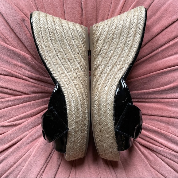 SALE!! ❤️ Valentino Black Patent Leather Bow Sandal with Wedge. Size 7 - Picture 4 of 13